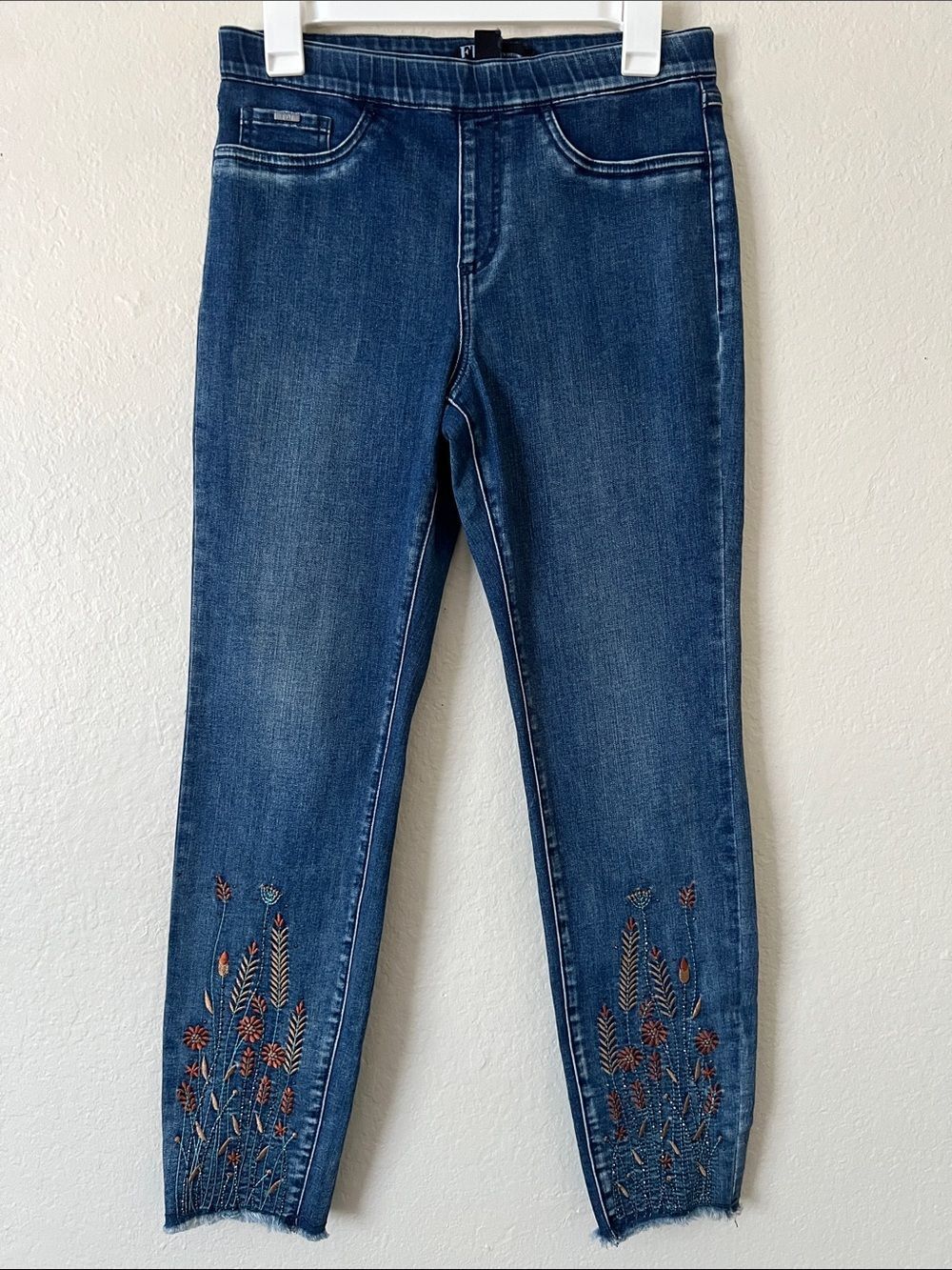 EUC FDJ French Dressing Jeans Pull On Embroidered Ankle Jeans Size 6